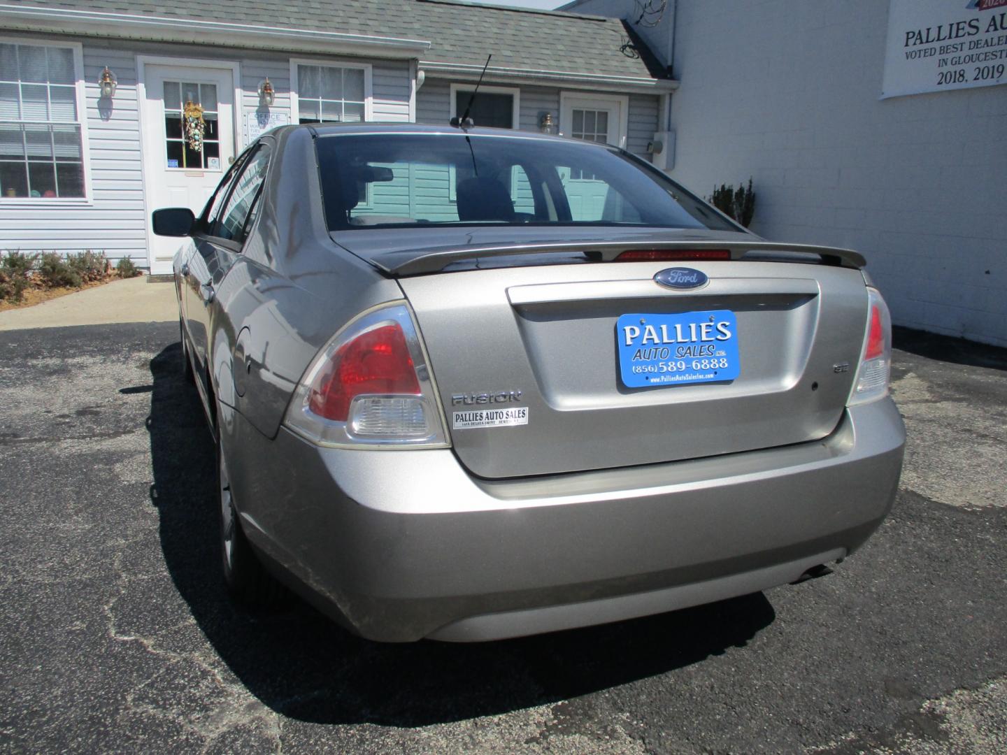 2009 SILVER Ford Fusion I4 SE (3FAHP07Z19R) with an 2.3L L4 DOHC 16V engine, AUTOMATIC transmission, located at 540a Delsea Drive, Sewell, NJ, 08080, (856) 589-6888, 39.752560, -75.111206 - Photo#3